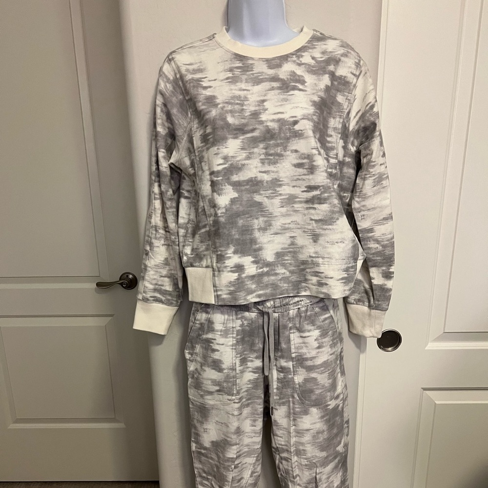 Athleta sweatshirt and jogger set.  Size 4. Grey and white.